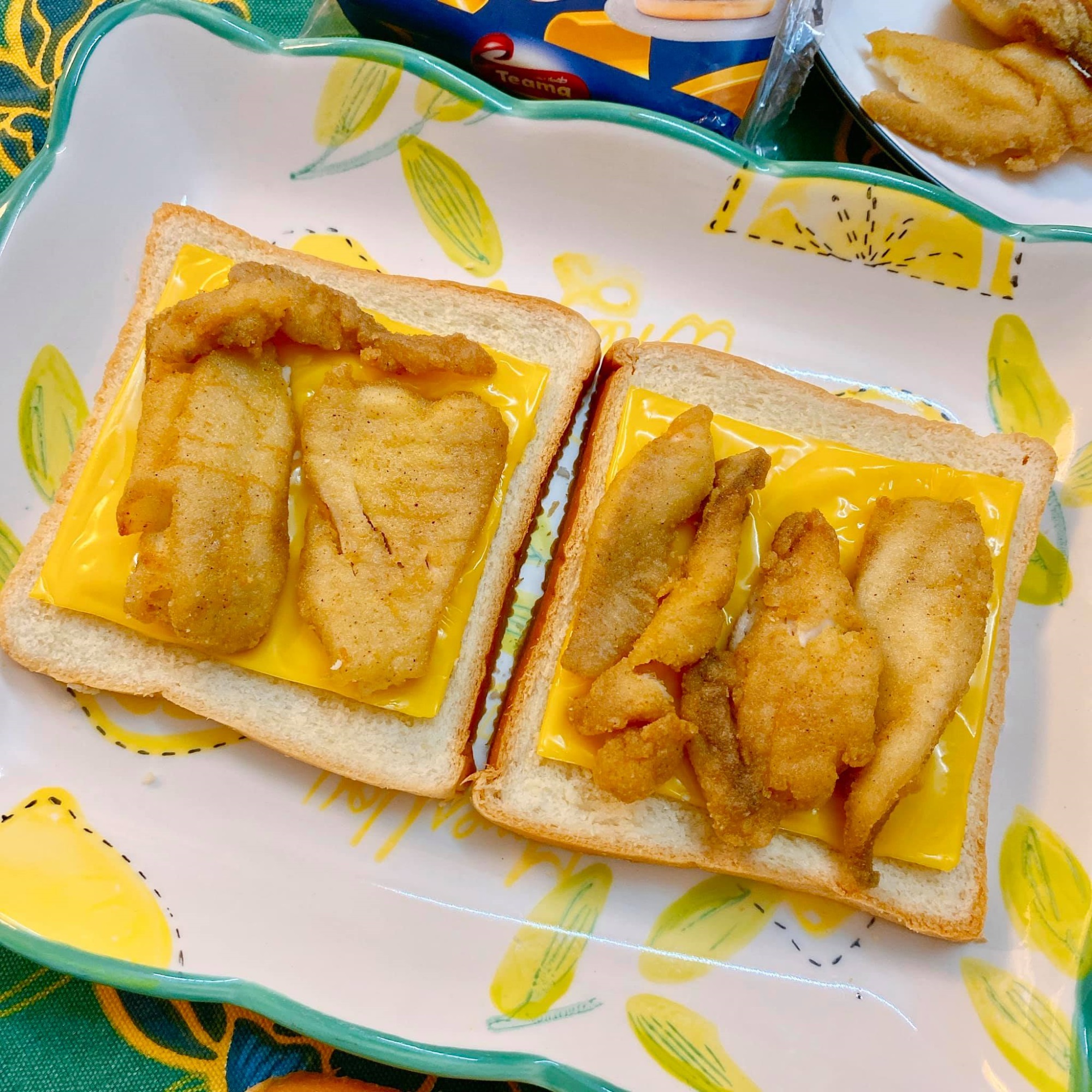 Sandwich cá chiên phô mai - Bữa sáng đơn giản bé nào cũng mê-4