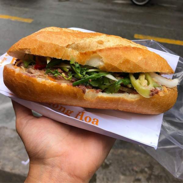 Báo nước ngoài ca ngợi bánh mì đường phố Sài Gòn-5