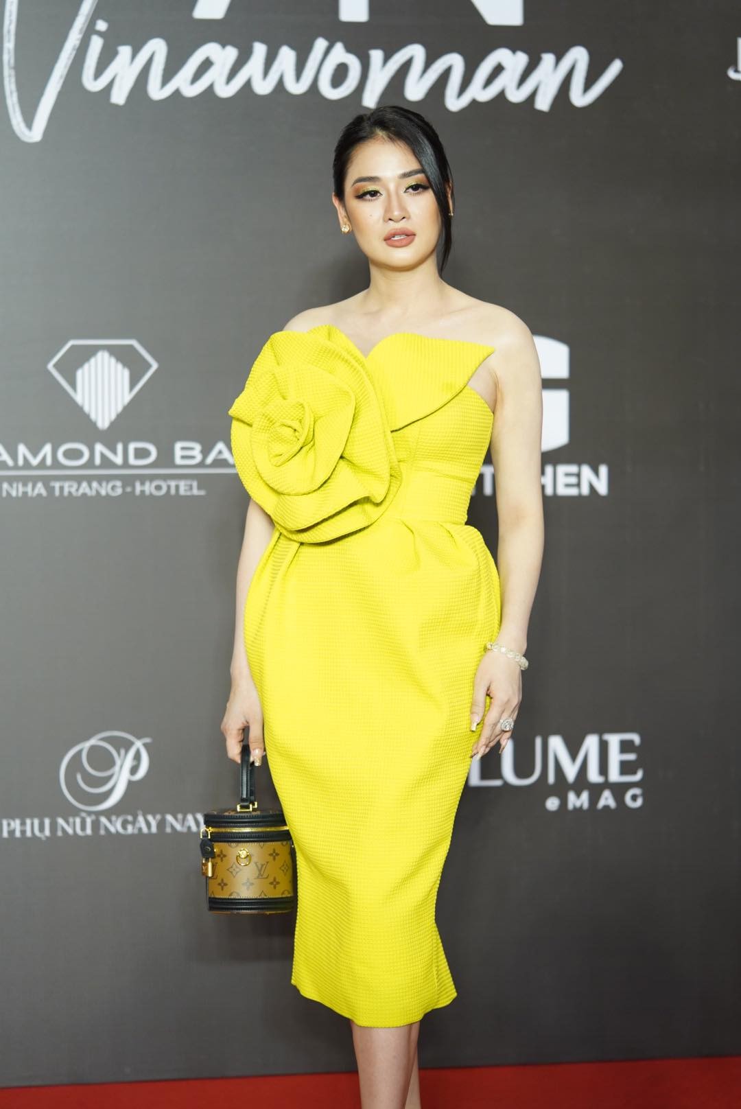 Thảm đỏ bán kết Hoa hậu Hoàn vũ Việt Nam 2022 bùng nổ với loạt vẻ đẹp quyến rũ-14