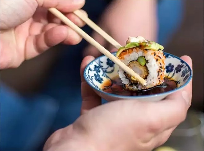 Ăn sushi, có 5 điều bạn cần nhớ để thưởng thức trọn vẹn nhất mà không phí hoài hương vị-4