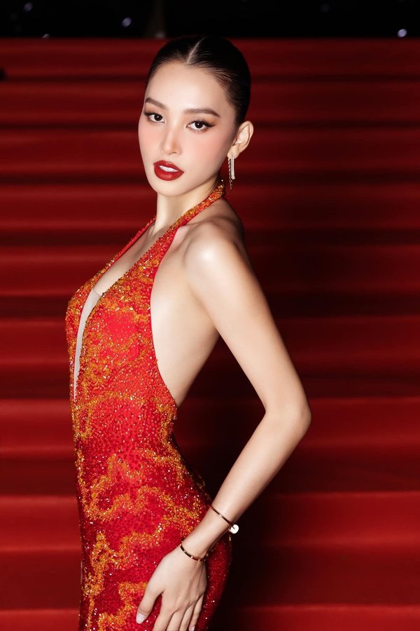 Hoa hậu Tiểu Vy giữ vững danh xưng "mỹ nhân ngàn năm có một" của Vbiz-2