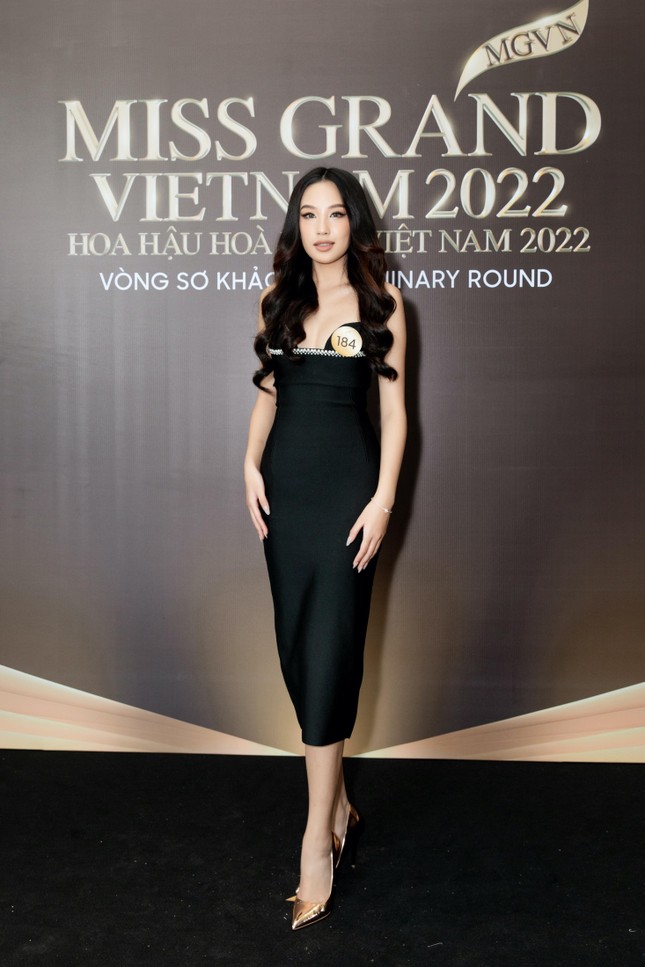 Dàn thí sinh quen mặt diện trang phục nóng bỏng tới tham dự sơ khảo Miss Grand Vietnam 2022-13