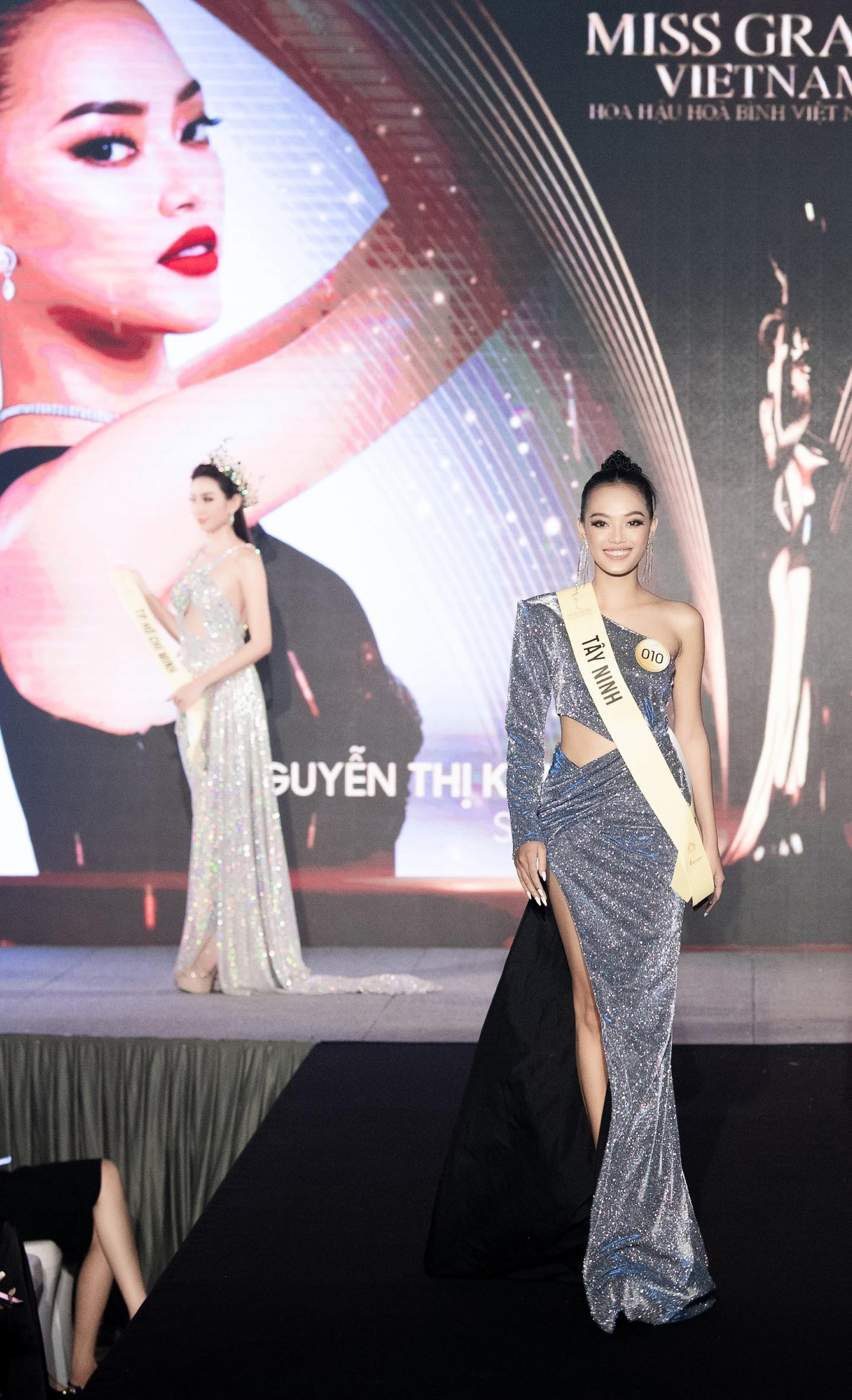 Mai Ngô, Quỳnh Châu tung chiêu catwalk độc đáo tại lễ nhận sash của Miss Grand Vietnam 2022-11