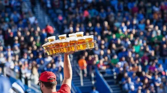 World Cup 2022: Cổ động viên chỉ có thể uống bia không cồn tại các sân vận động-cover-img