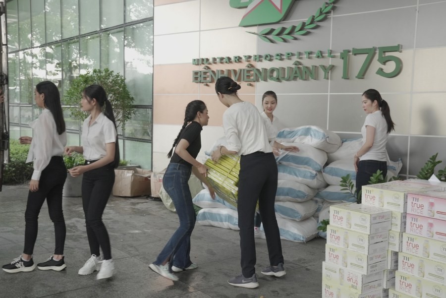Phiên chợ '0 đồng' đong đầy yêu thương của các thí sinh Miss World Vietnam 2022-5
