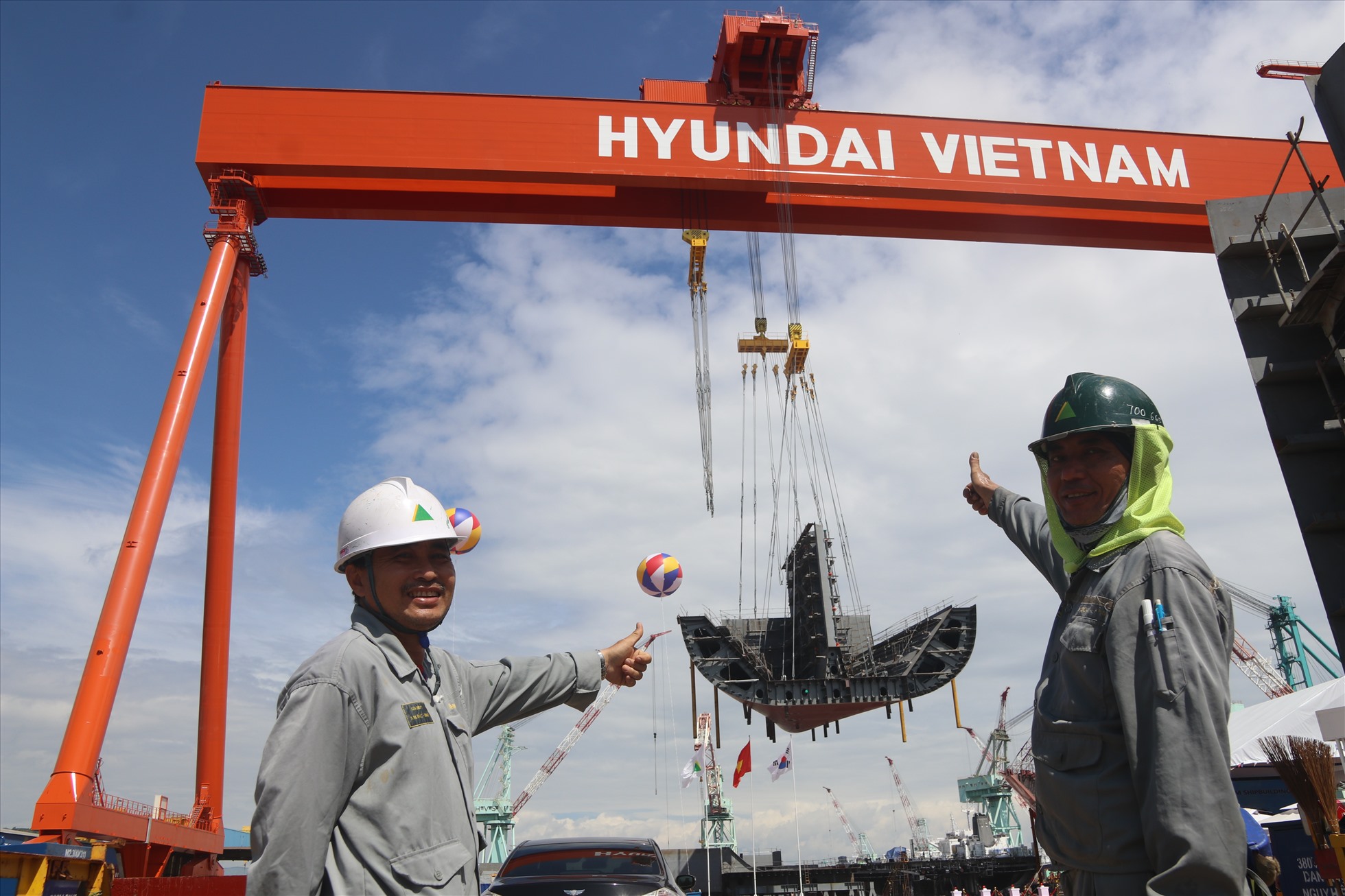 Khánh Hòa: Vận hành cẩu trục 700 tấn, trị giá 31,6 triệu USD-2