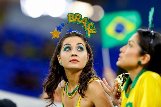 Những nữ cổ động viên Brazil xinh đẹp trên khán đài World Cup 2022-4