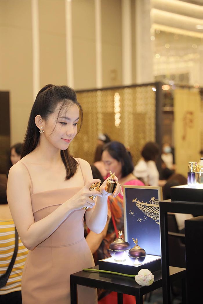 Sau 14 năm đăng quang, Hoa hậu Thùy Lâm vẫn trẻ như thiếu nữ-3
