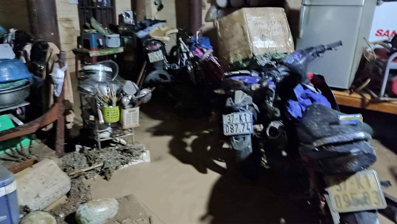 Nghệ An: Mưa to gây lũ quét kinh hoàng ở thị trấn Mường Xén-8