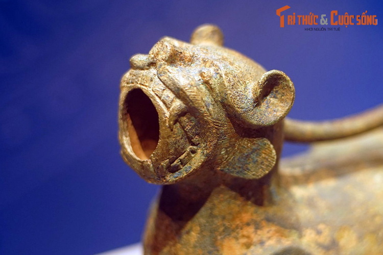 Soi vật dụng lạ lùng dành cho quý ông Việt 2.000 năm trước-12