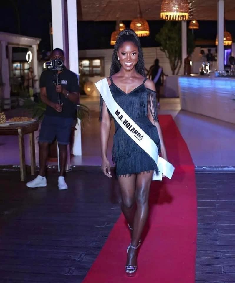 Nhan sắc hoang dã, nóng bỏng được ví như "báo đen" của tân Hoa hậu Hoàn vũ Angola 2022-10