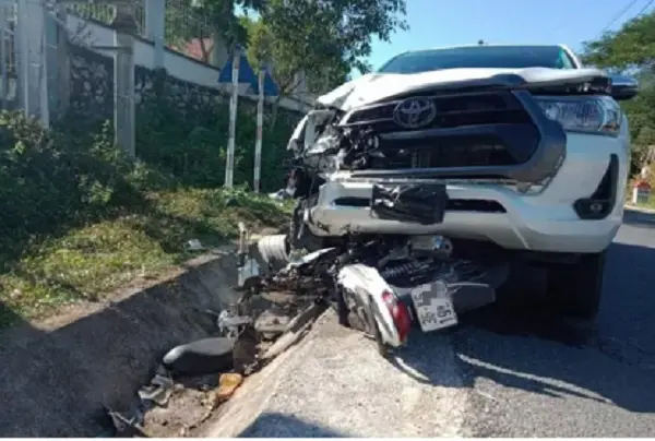 Nguyên nhân ban đầu vụ ôtô của trưởng công an thị trấn va chạm xe máy khiến 2 người tử vong-cover-img
