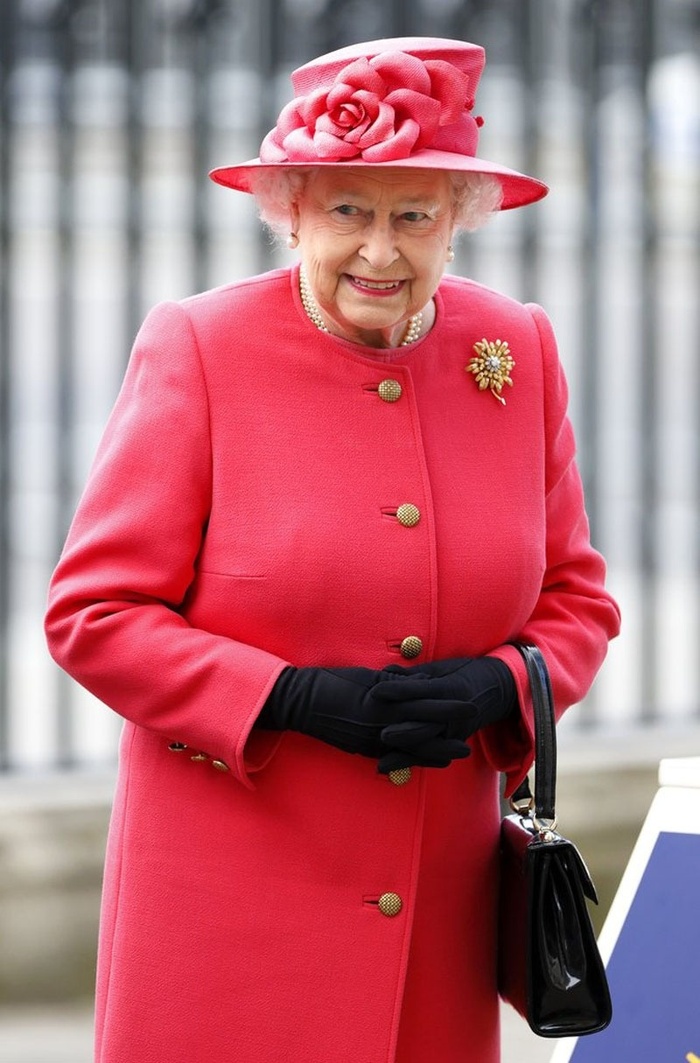 Nhìn lại gu thời trang rực rỡ sắc màu của Nữ hoàng Anh - Elizabeth II-1