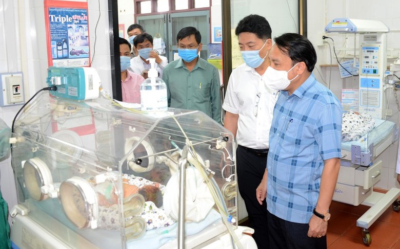 Nghệ An: Phẫu thuật lấy nhân xơ tử cung cho bệnh nhân người Lào-2