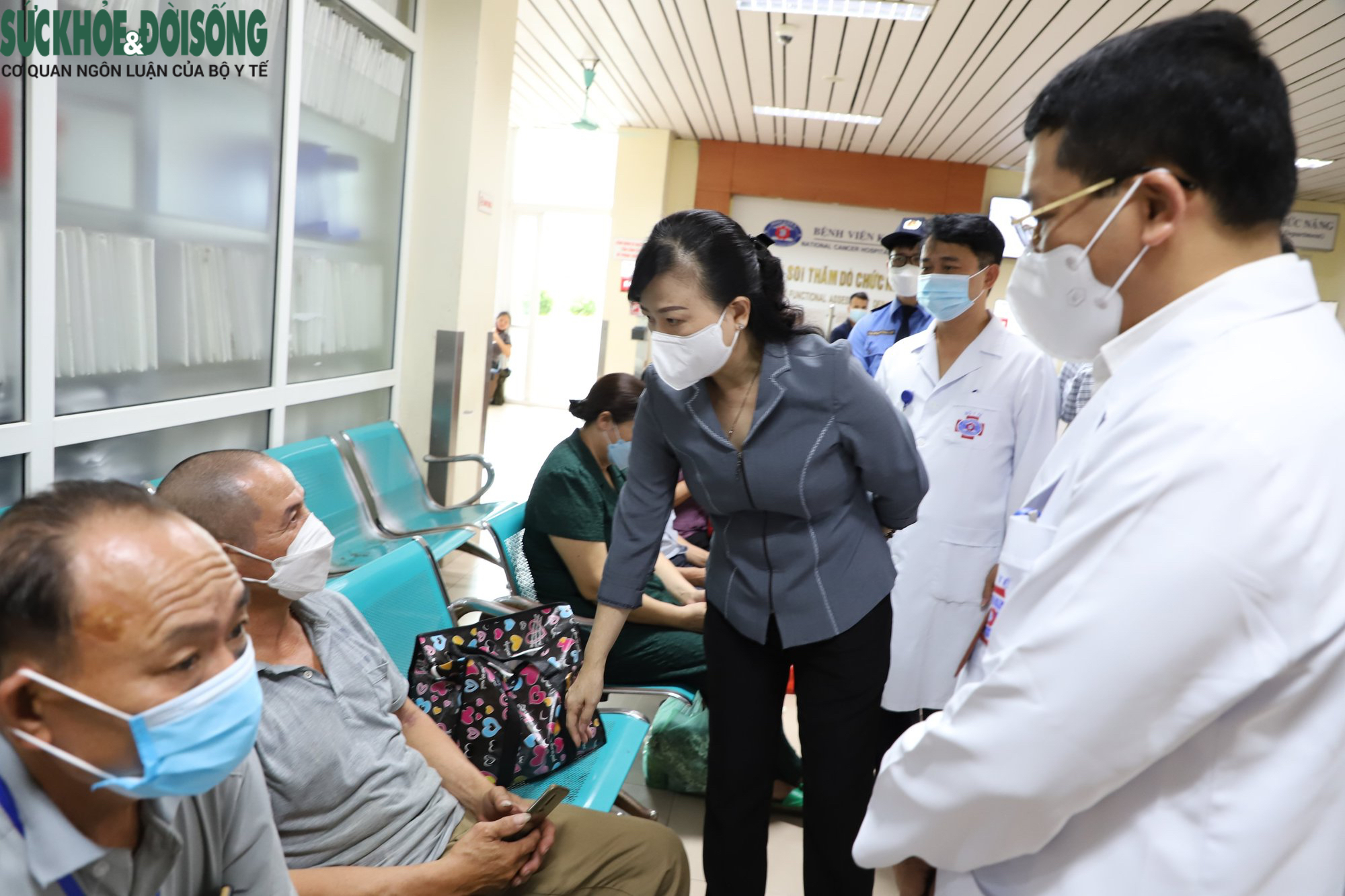 Quyền Bộ trưởng Đào Hồng Lan: Nỗ lực để "giữ chân" người bệnh không phải vất vả ra nước ngoài điều trị-6