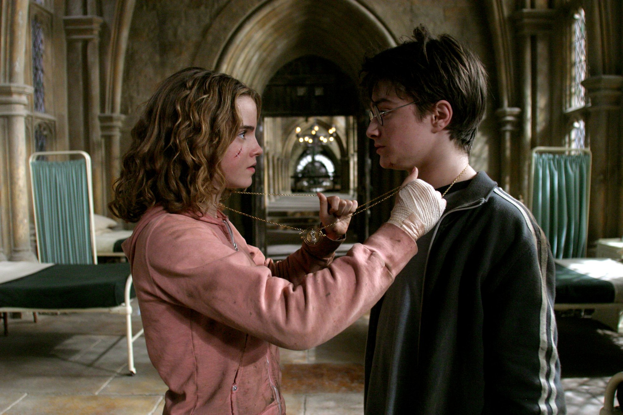 Loạt chi tiết khó chấp nhận ở Harry Potter phần mới nhất: Hình tượng nam chính khác lạ hoàn toàn-5