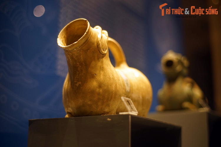 Soi vật dụng lạ lùng dành cho quý ông Việt 2.000 năm trước-9