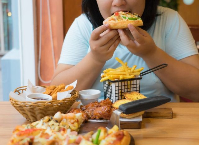 4 thói quen ăn uống có thể dẫn đến mất cân bằng nội tiết tố-1