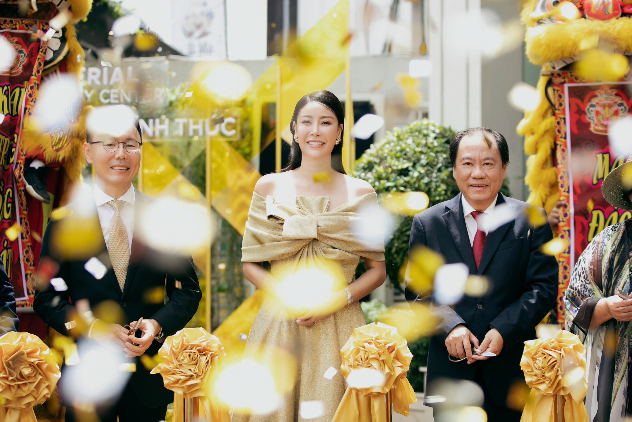 Hoa hậu Hà Kiều Anh khoe vẻ đẹp mặn mà trong buổi lên chức CEO-3