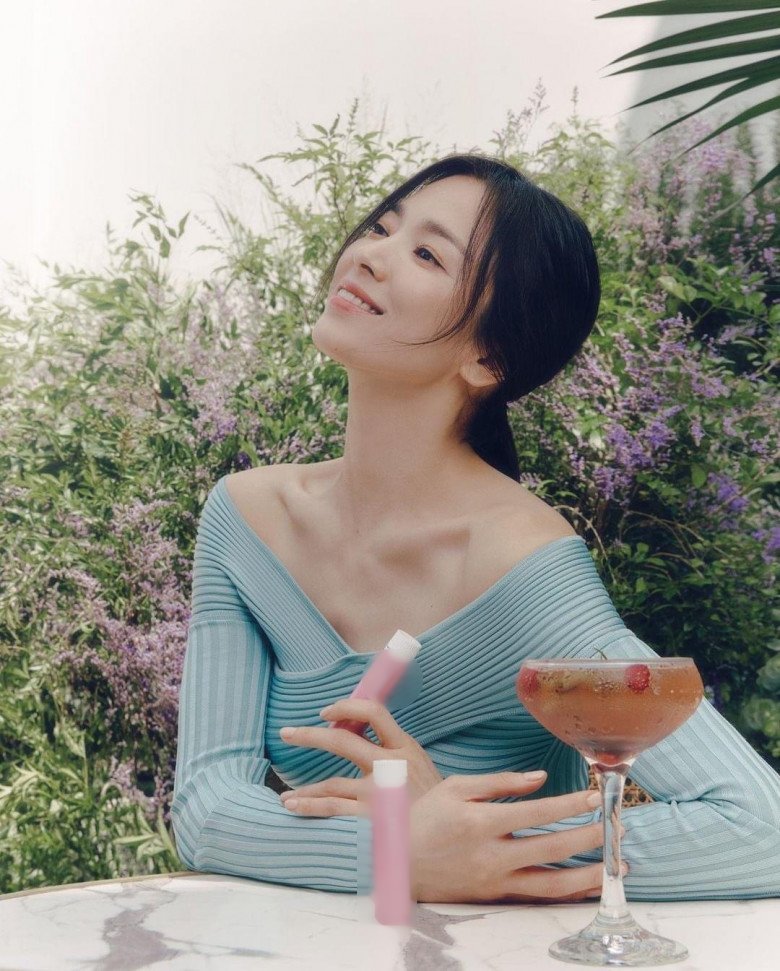 Song Hye Kyo chứng minh danh xưng "tình đầu quốc dân" qua ảnh chụp lén-9