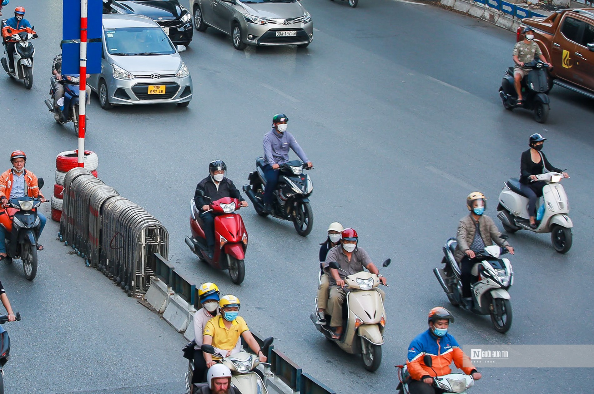 Đường Nguyễn Trãi phân làn "có cũng như không", giao thông hỗn loạn-3