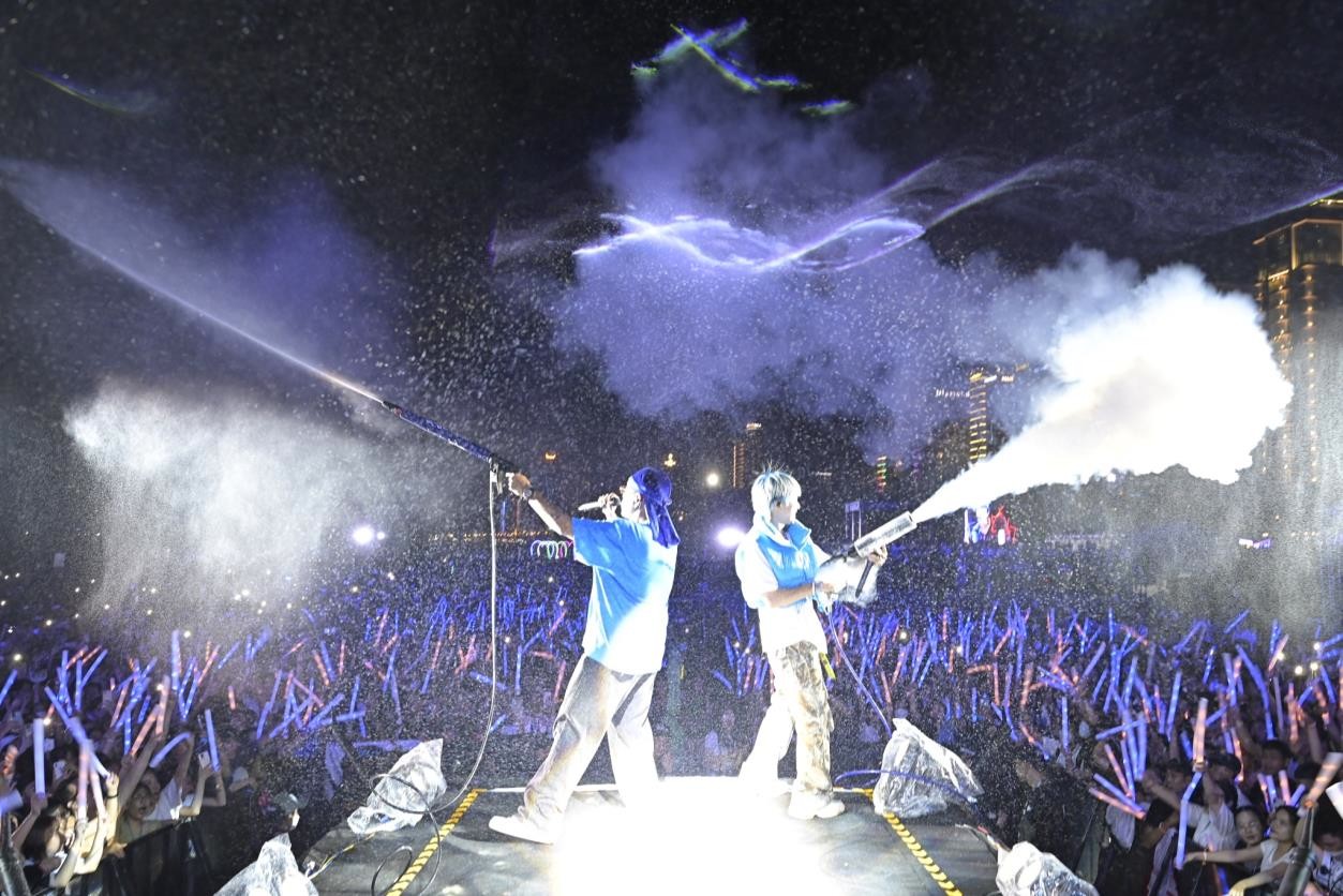 Lễ hội té nước hoành tráng nhất năm diễn ra tại Water EDM Festival - Crystal Rave-3