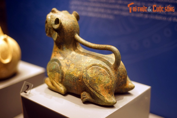 Soi vật dụng lạ lùng dành cho quý ông Việt 2.000 năm trước-8