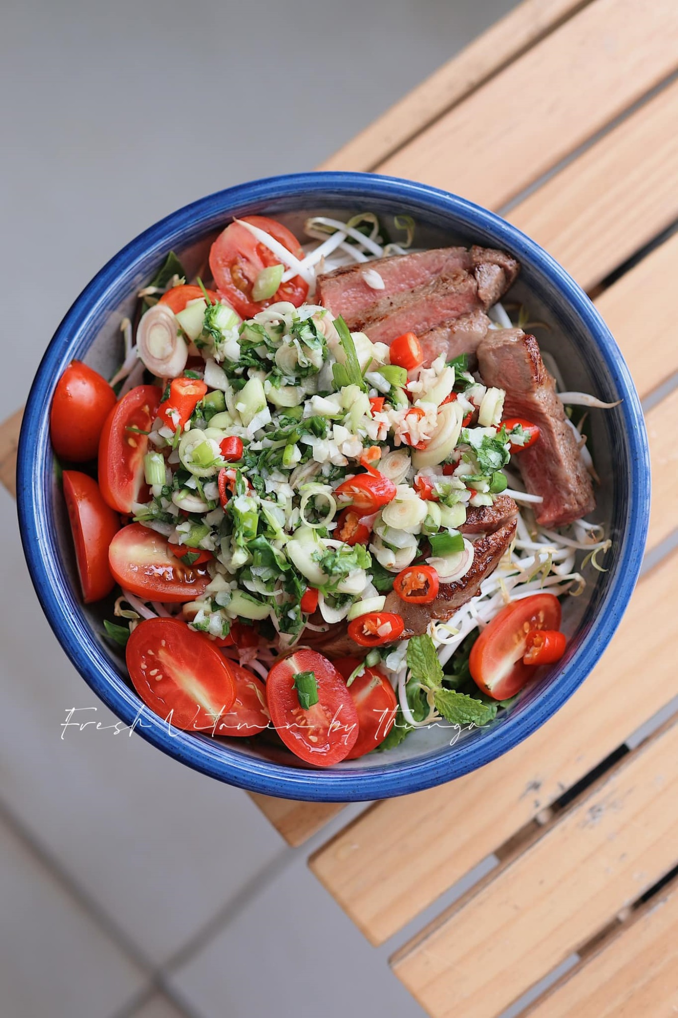 Trưa nay ăn gì: Salad bò xốt Thái chua chua - Bữa trưa thanh đạm, không nhiều calo!-3