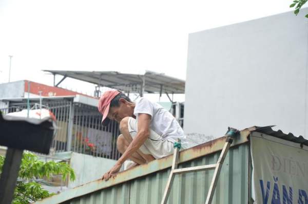 Cận cảnh người Đà Nẵng hối hả gia cố mái nhà chống siêu bão-3