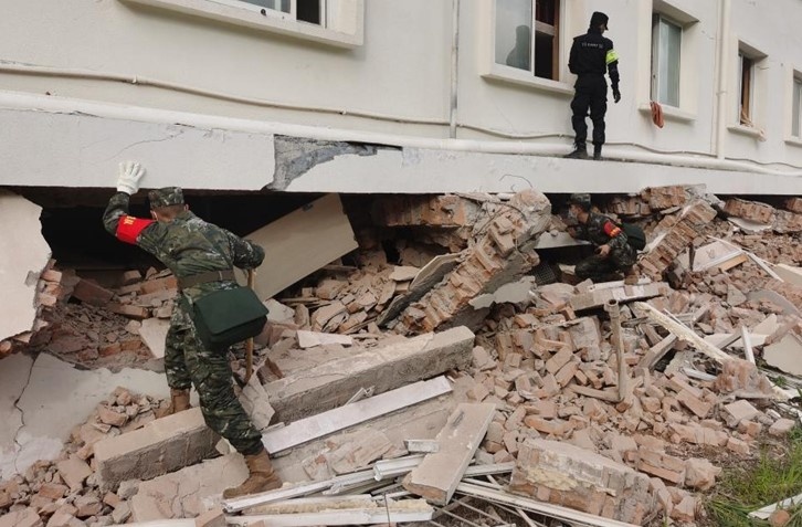 'Phép màu' giải cứu nạn nhân 17 ngày sau trận động đất ở Tứ Xuyên-2