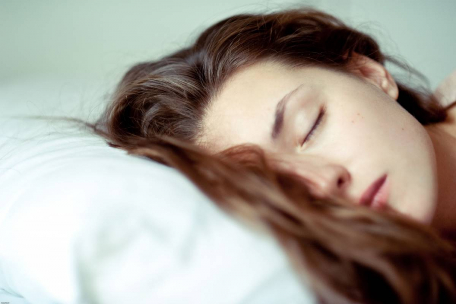 5 thói quen trước khi đi ngủ có thể giúp tóc mềm mượt, chắc khỏe-1