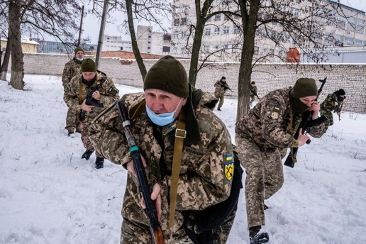 Một số nước bí mật chuyển vũ khí cho Ukraine-cover-img