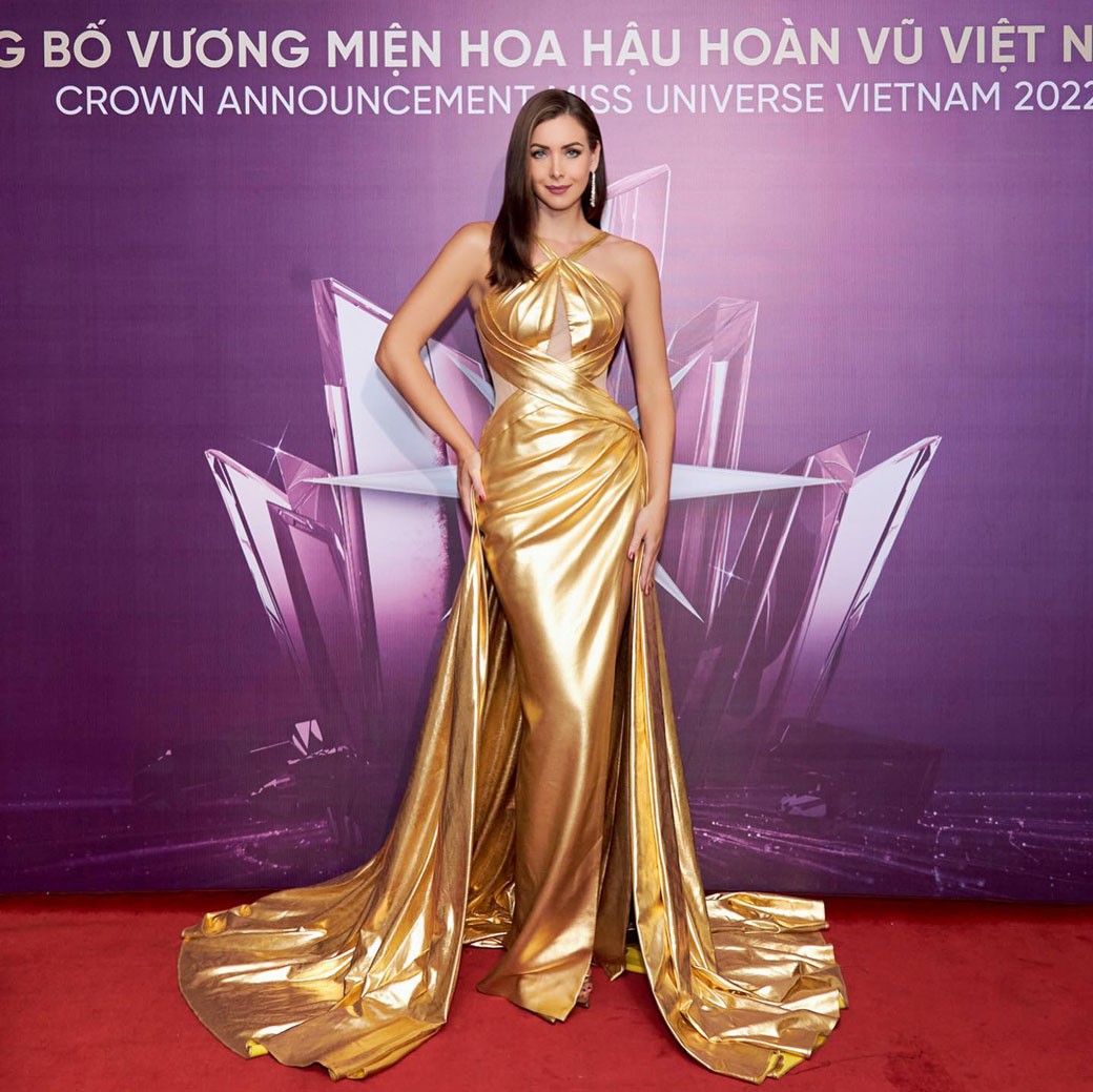Hoa hậu Hoàn vũ 2005 Natalie Glebova diện 4 mẫu đầm dạ hội của NTK Nguyễn Minh Tuấn-10