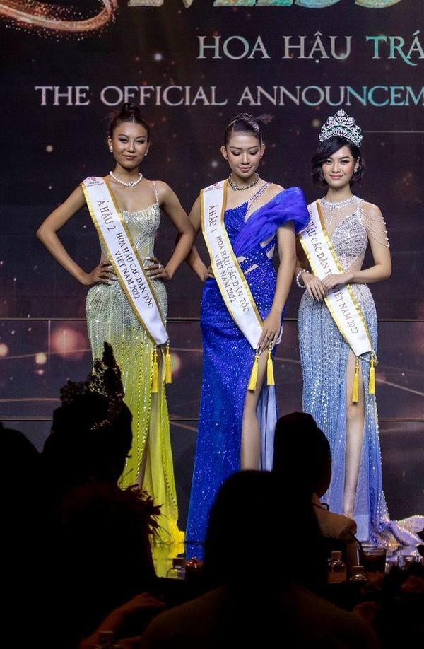 Tân Hoa hậu Nông Thúy Hằng gây tranh cãi về học vấn sau đăng quang-12