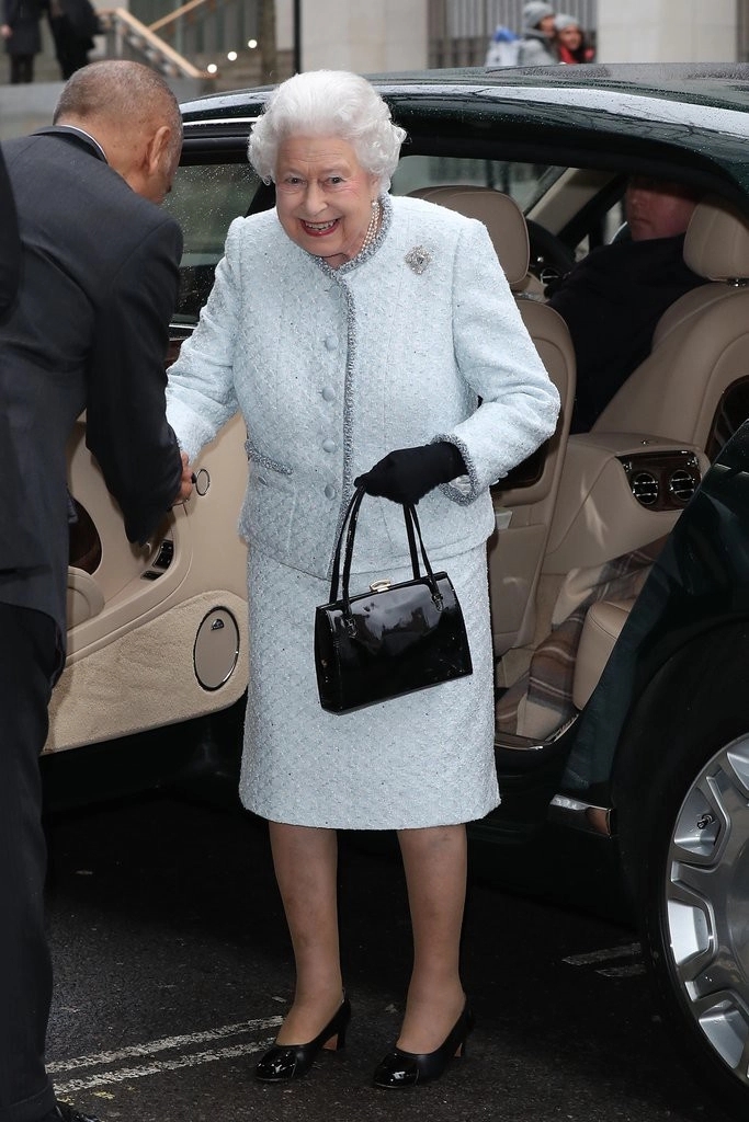 Nhìn lại thời trang lúc sinh thời của Nữ hoàng Anh Elizabeth II-8