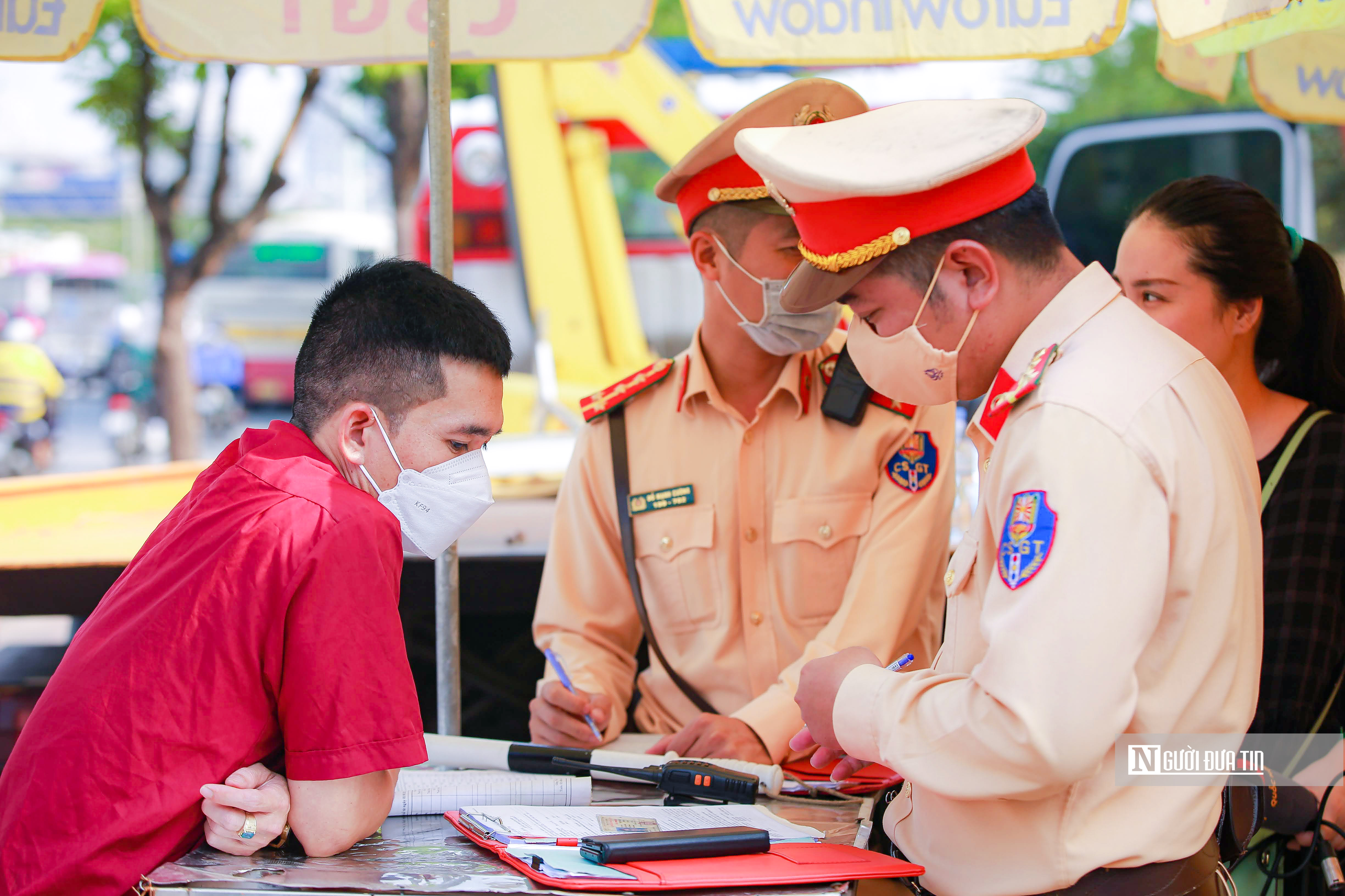 Hà Nội: CSGT tăng cường xử phạt các phương tiện đi vào làn khẩn cấp-14