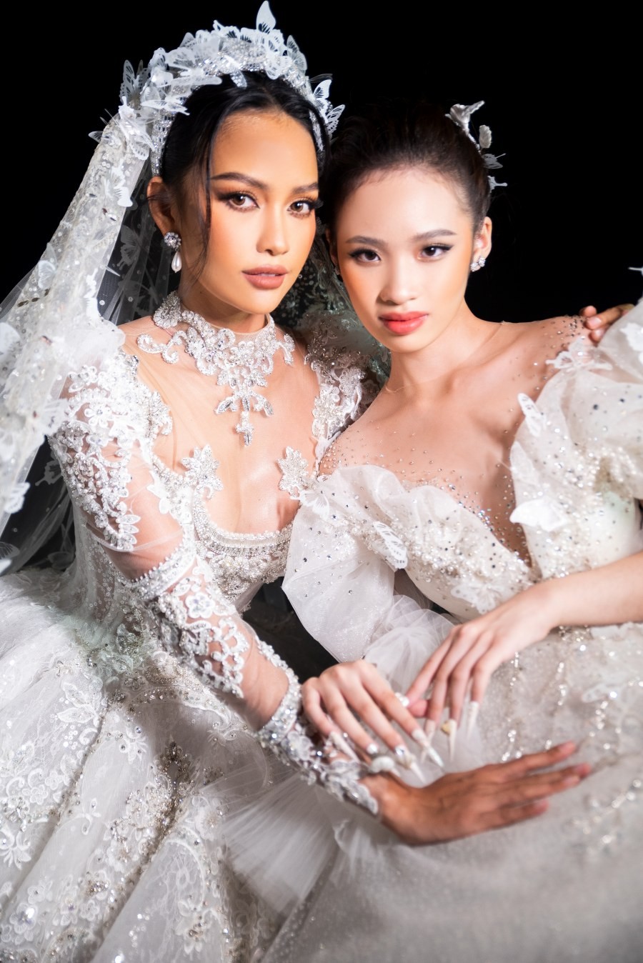 Bảo Hà cùng Ngọc Châu, Di Băng diện váy cưới khổng lồ, 'càn quét' đường băng show thời trang-7