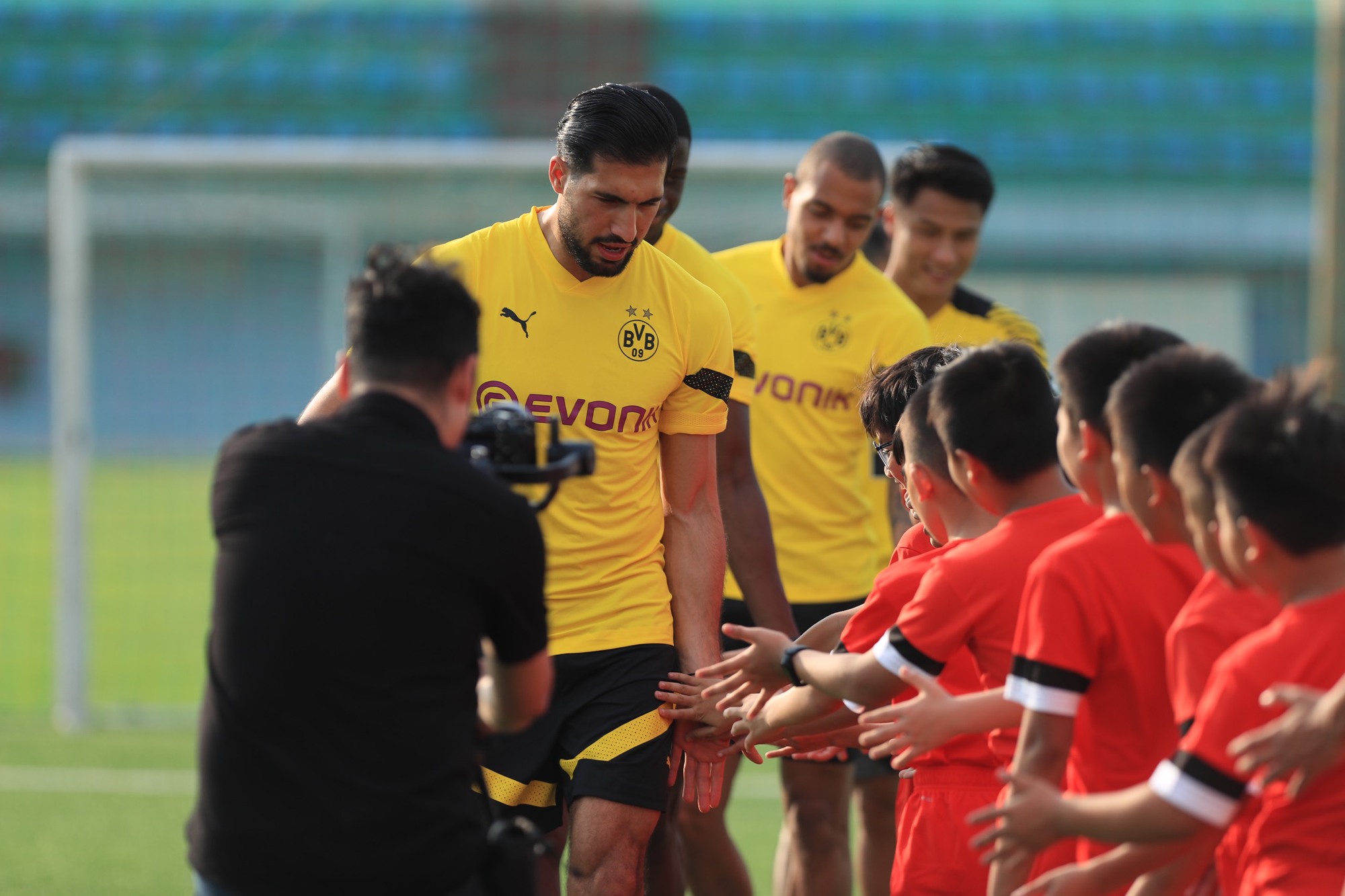 Danh thủ Hồng Sơn và Mạc Hồng Quân cùng dàn sao Dortmund "trắng tay" trong trận giao hữu trước các cầu thủ nhí Việt Nam-2