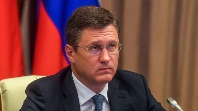 Phó Thủ tướng Novak cảnh báo về việc giảm khai thác dầu ở Nga do áp giá trần-img