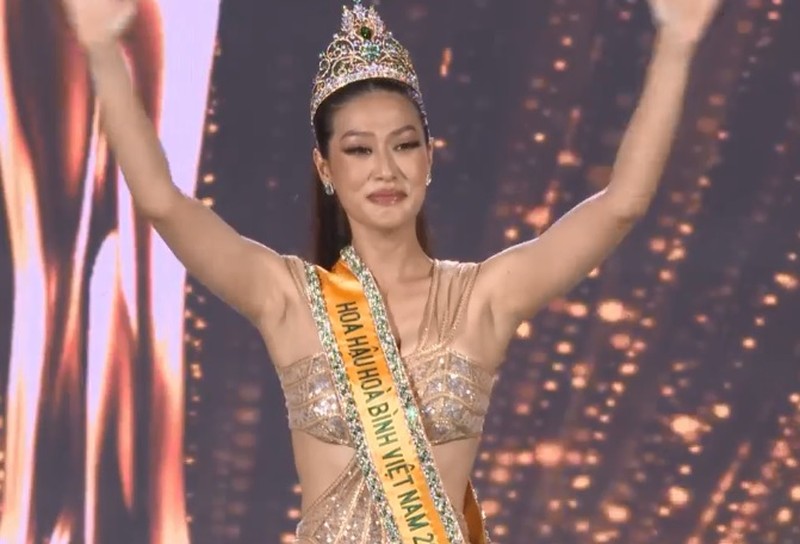Đoàn Thiên Ân đăng quang Hoa hậu Hòa bình Việt Nam 2022-2