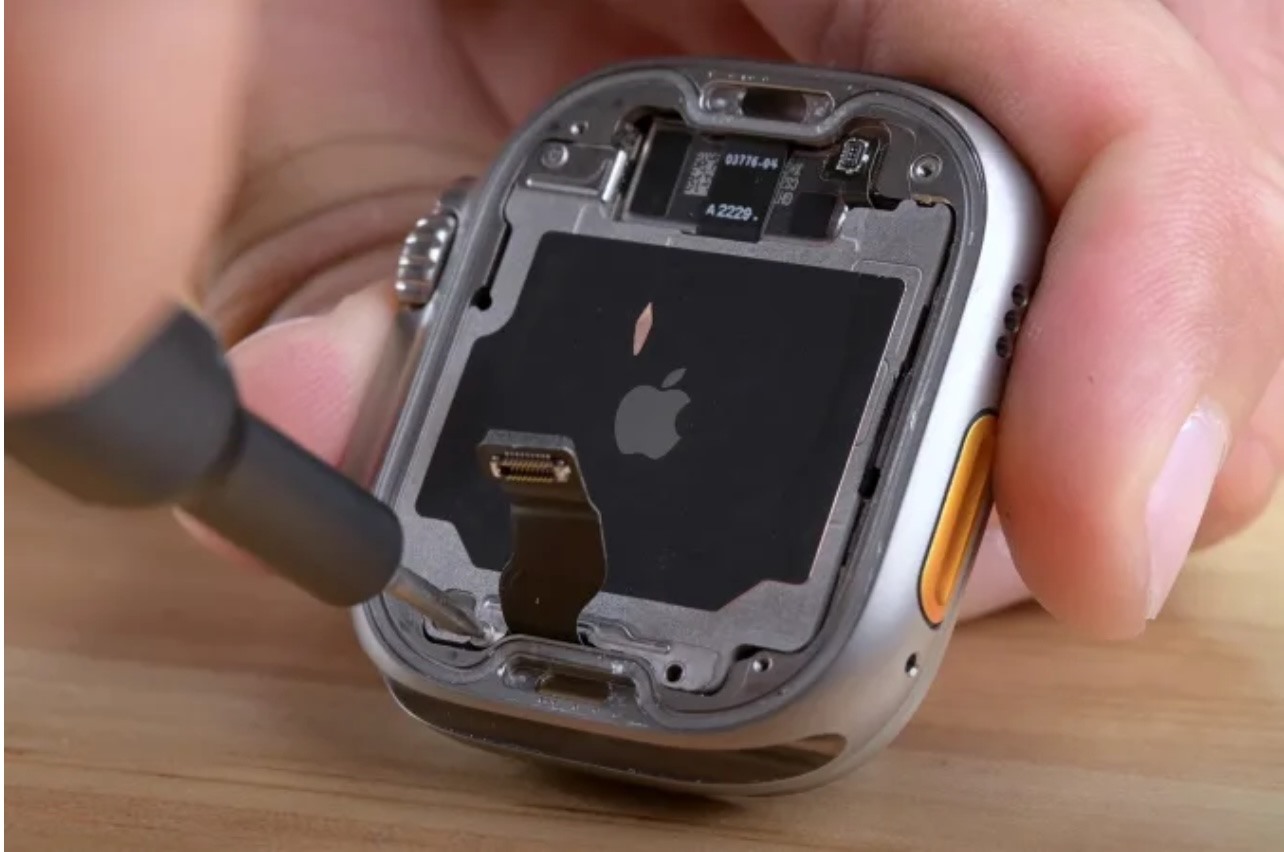 Apple Watch Ultra: Bền bỉ, chắc chắn nhưng khó sửa chữa-cover-img
