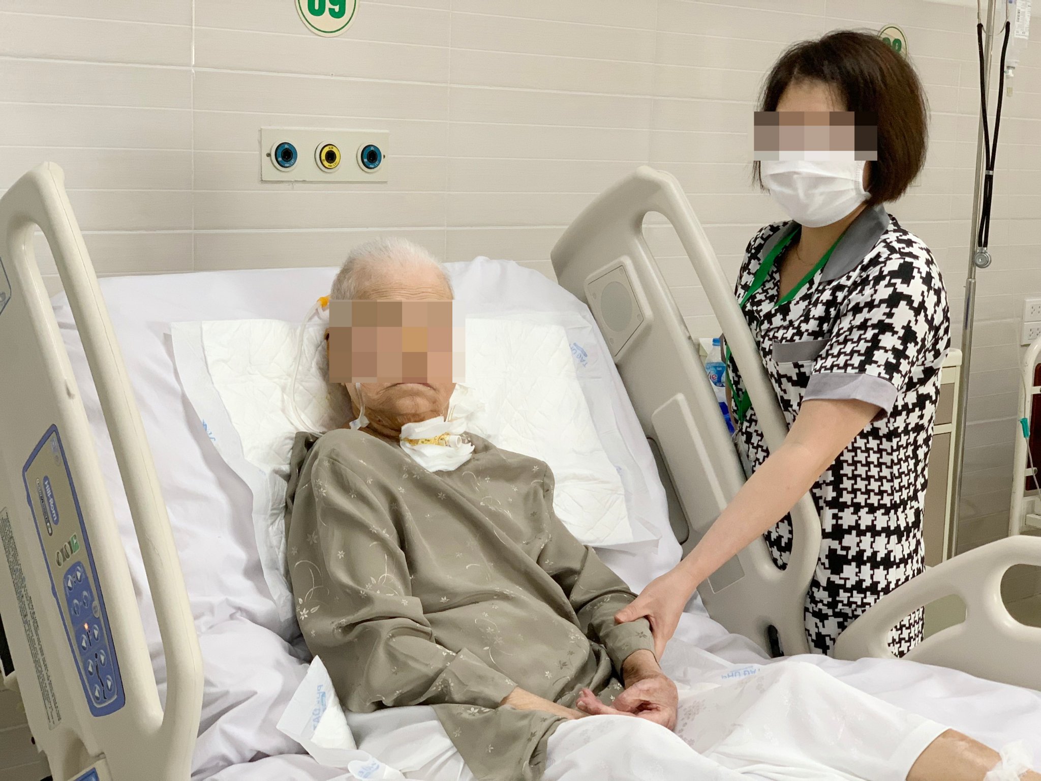 Điều trị thành công cho cụ bà 90 tuổi mắc Covid-19 ở mức độ nguy kịch-1