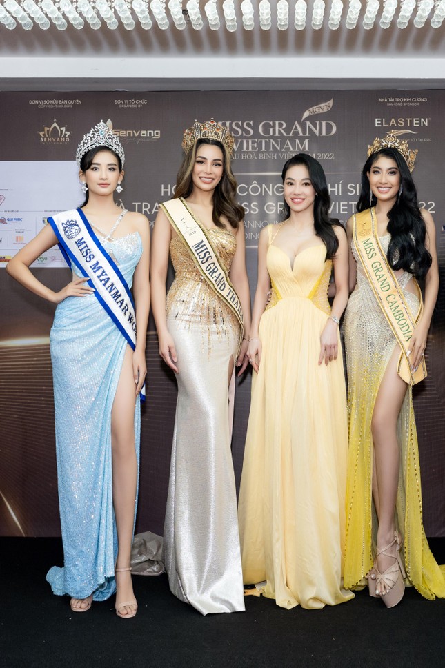 4 nàng hậu quốc tế xinh đẹp trổ tài hô tên, catwalk tại họp báo Miss Grand Vietnam 2022-1