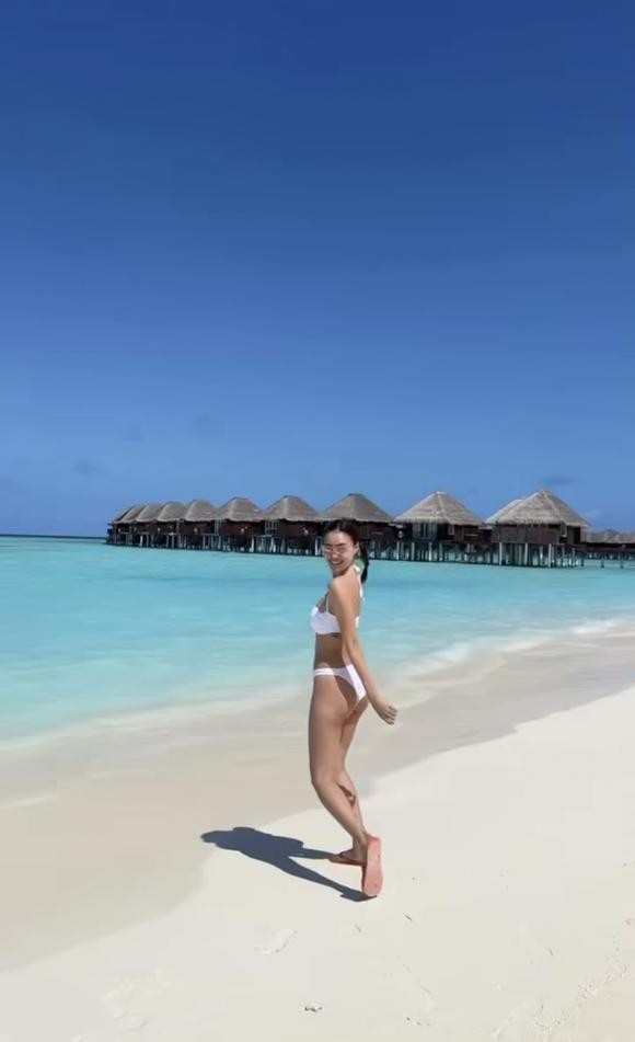 Ninh Dương Lan Ngọc khoe dáng nuột khi diện bikini ở Maldives nhưng lại gây chú ý vì điều này-3