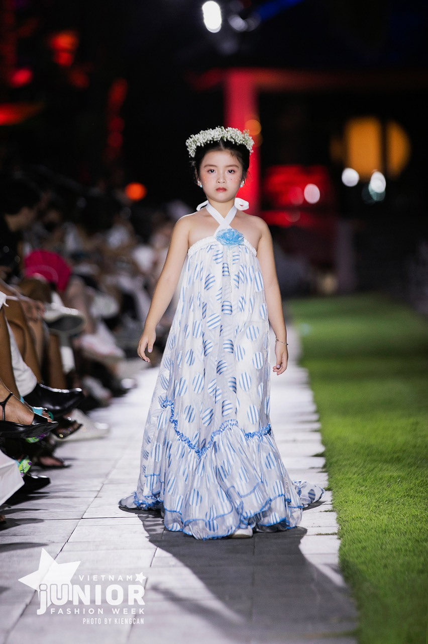 Mẫu nhí Annie Phương Anh toả sáng tại Destination Runway Fashion Week-5