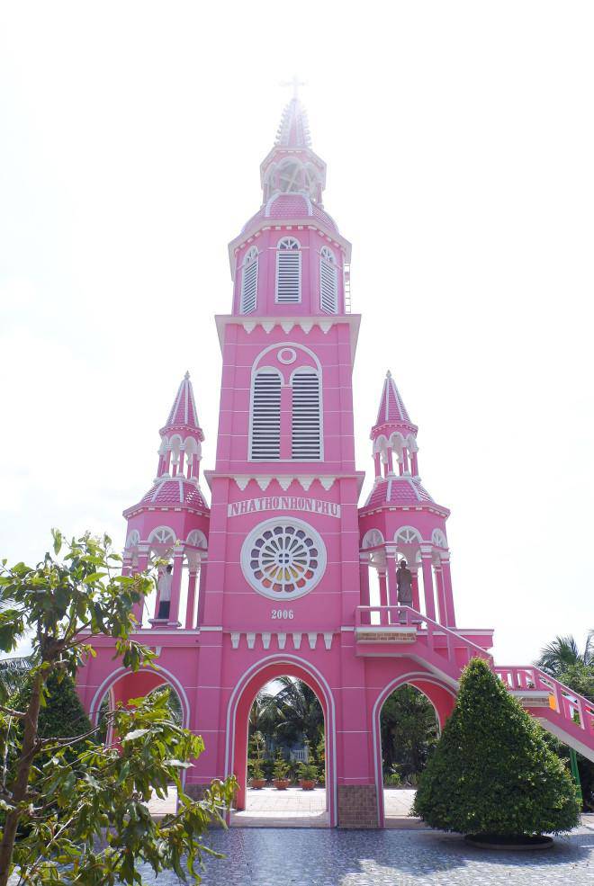 Ngôi nhà thờ màu hồng mơ màng ở Vĩnh Long-8