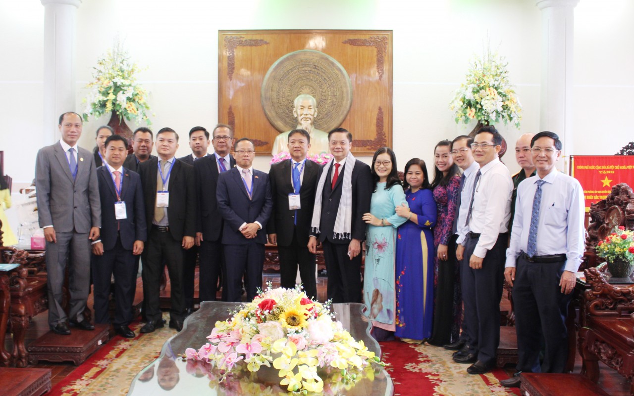 Bộ Du lịch Campuchia mong muốn liên kết, phát triển du lịch với TP Cần Thơ-2