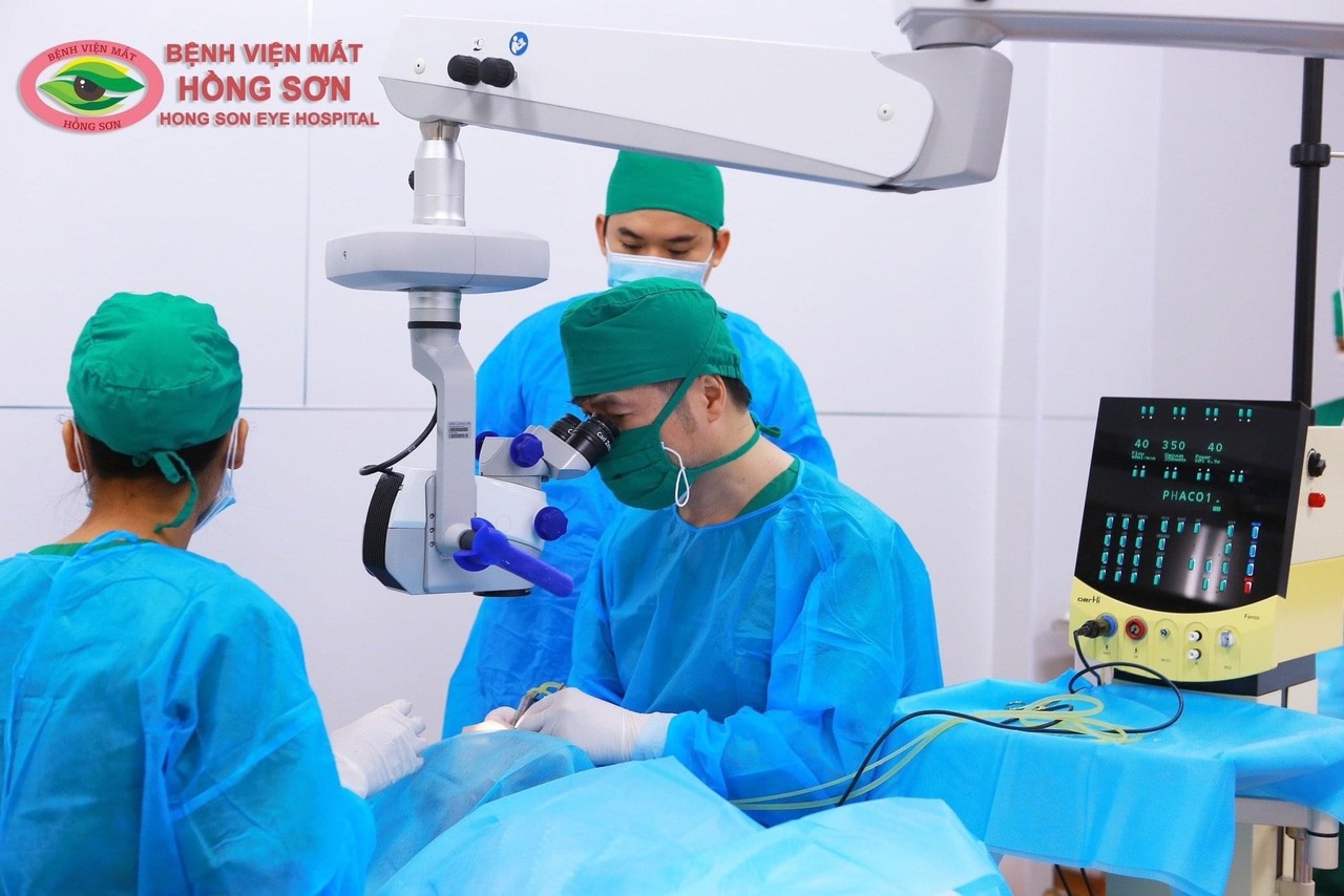 Hà Nội: Bệnh viện mắt Hồng Sơn mổ mắt miễn phí cho người dân thường trú tại phường Đại Kim-1