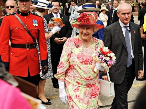 Nữ hoàng Anh là người phụ nữ duy nhất không cần hộ chiếu khi ra nước ngoài-2
