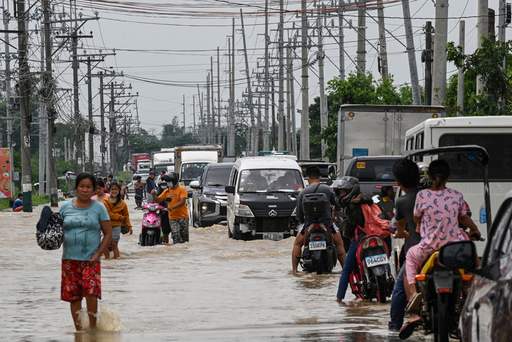 Philippines tan hoang sau khi siêu bão Noru tàn phá-3